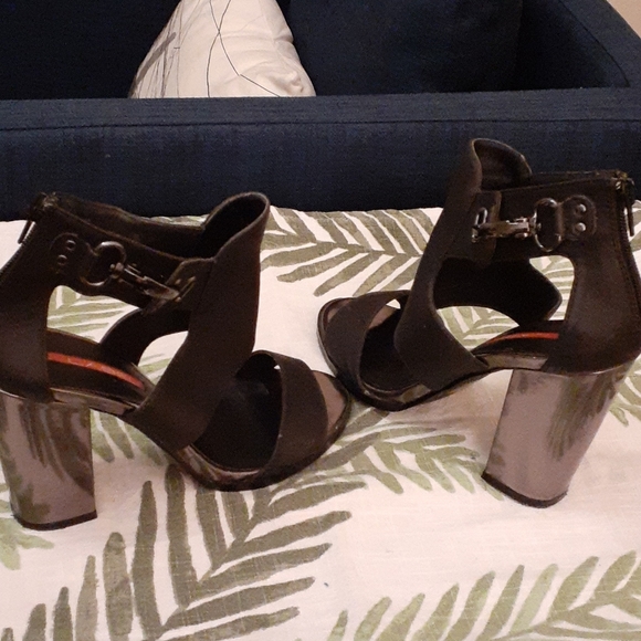 Size 9 black with pewter chunky heels shoes - Picture 4 of 9